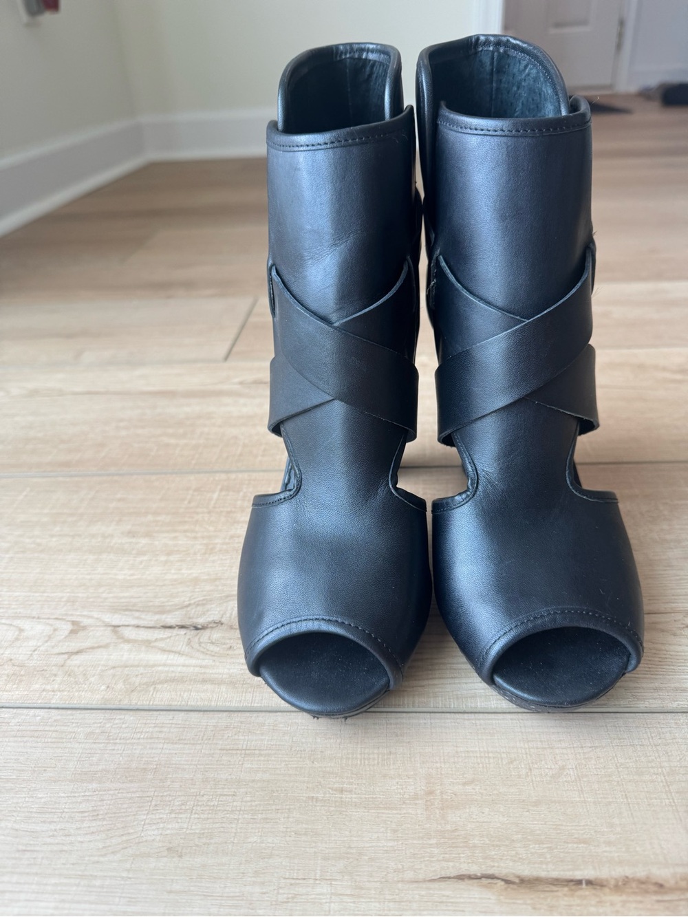 Kelsi Dagger Black Leather Peep Toe Cutout Heels Booties 8.5